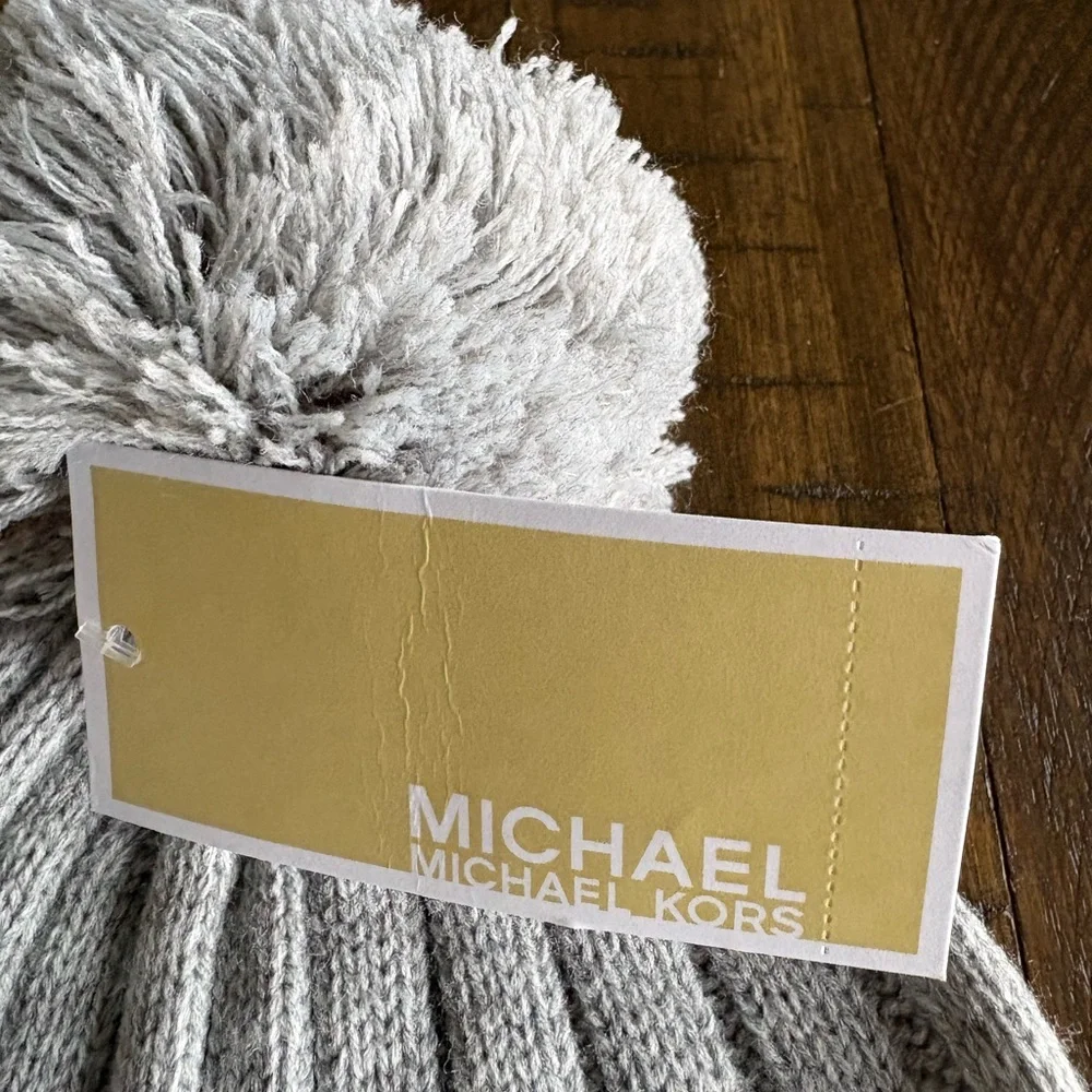 NWT‎ Michael Kors Gray Silver Ribbed Hat Pom Beanie Warm Chic Ski Snow
